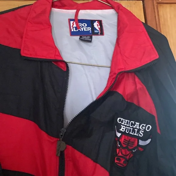 Official Chicago Bulls sport set. - Picture 2 of 4